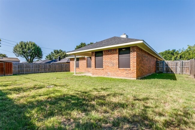 Building Photo - 215 Meadowbrook Ln