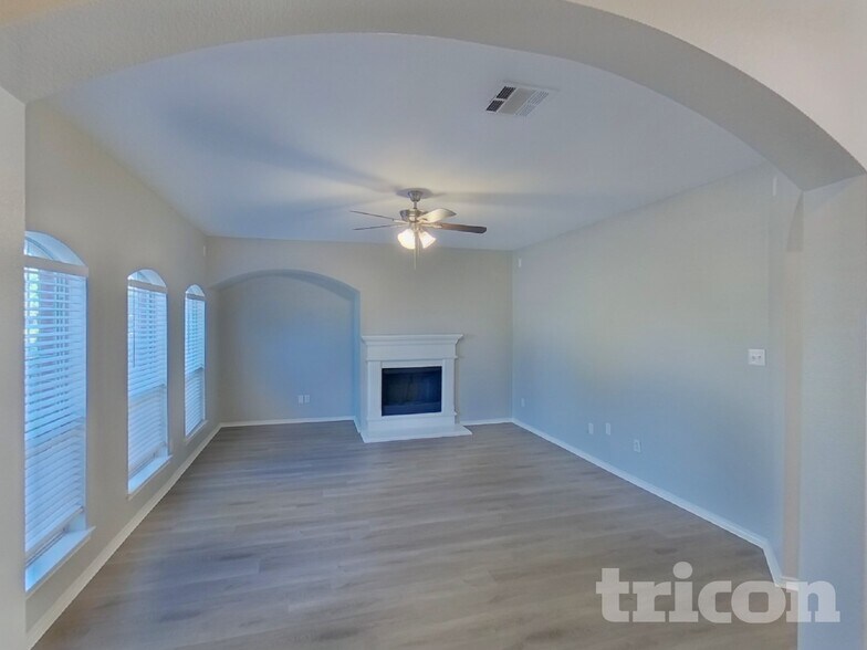 Building Photo - 521 Sandy Ln