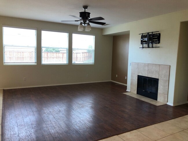 Building Photo - Big, Beautiful 3Bedroom 2Bathroom Home In ...