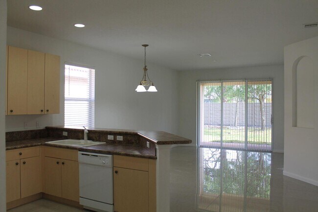Building Photo - 1804 SW Jamesport Dr