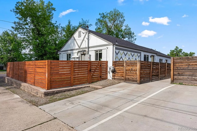 Parking - 3165 N Saint Paul St