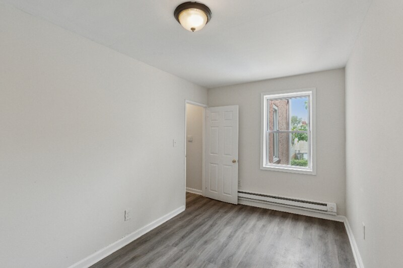 Building Photo - 931 W York St