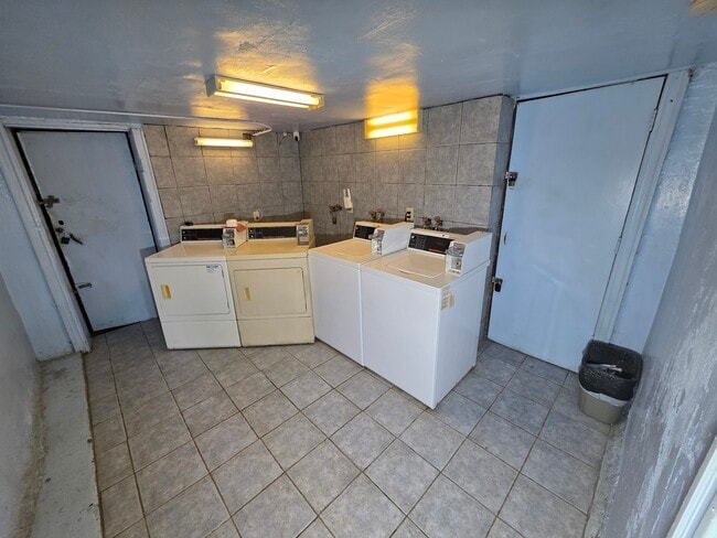 Building Photo - 6527 S Kimbark Ave