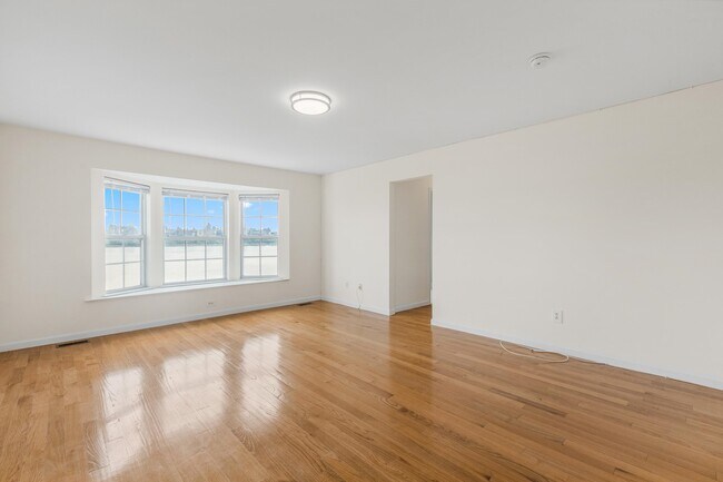 Building Photo - 32 Bergen Ridge Rd