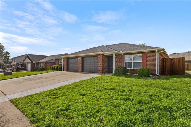 Building Photo - 3406 SW Landau Ct
