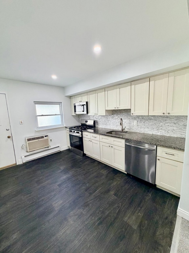 Building Photo - 3116 Salmon St