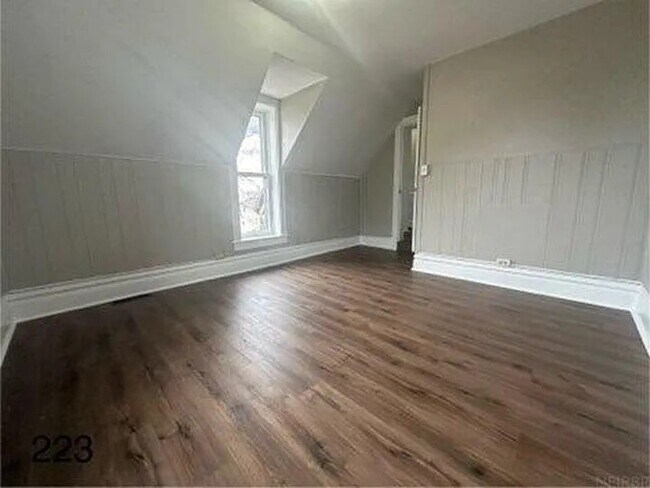 Building Photo - 227 Allen St