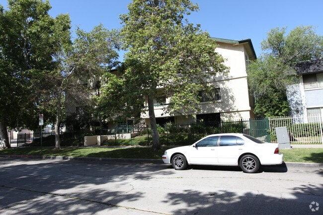 Building Photo - 7007 Vassar Ave