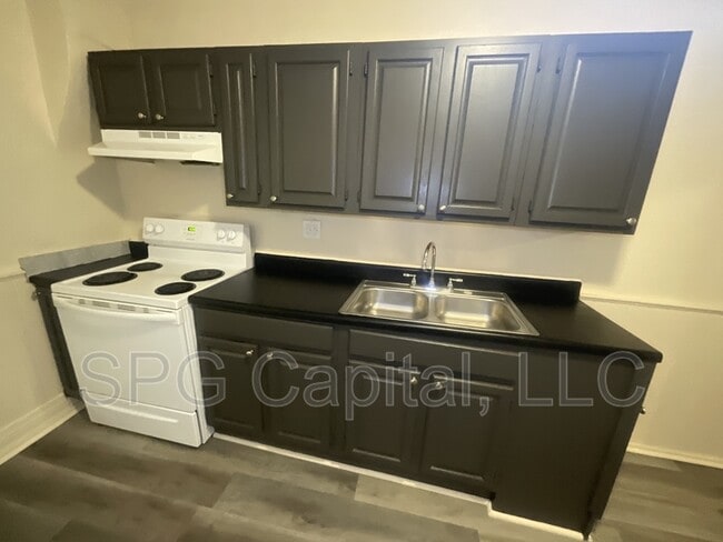 Building Photo - 644 Salem Ave