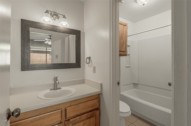 Building Photo - 2404 Sycamore Ave