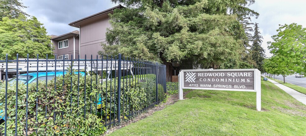 Redwood Square Sign - 47112 Warm Springs Blvd