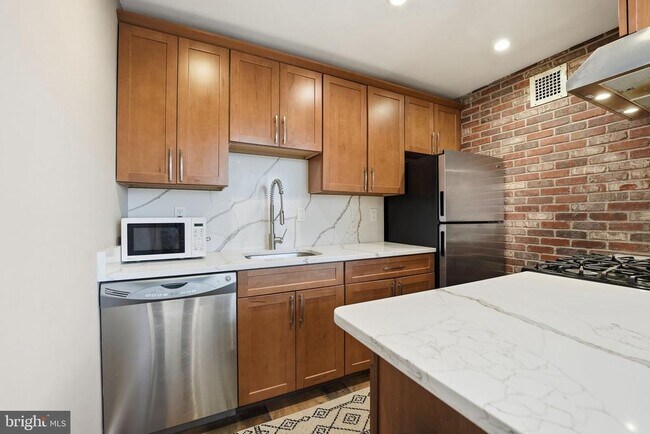 Building Photo - 4390 Lorcom Ln