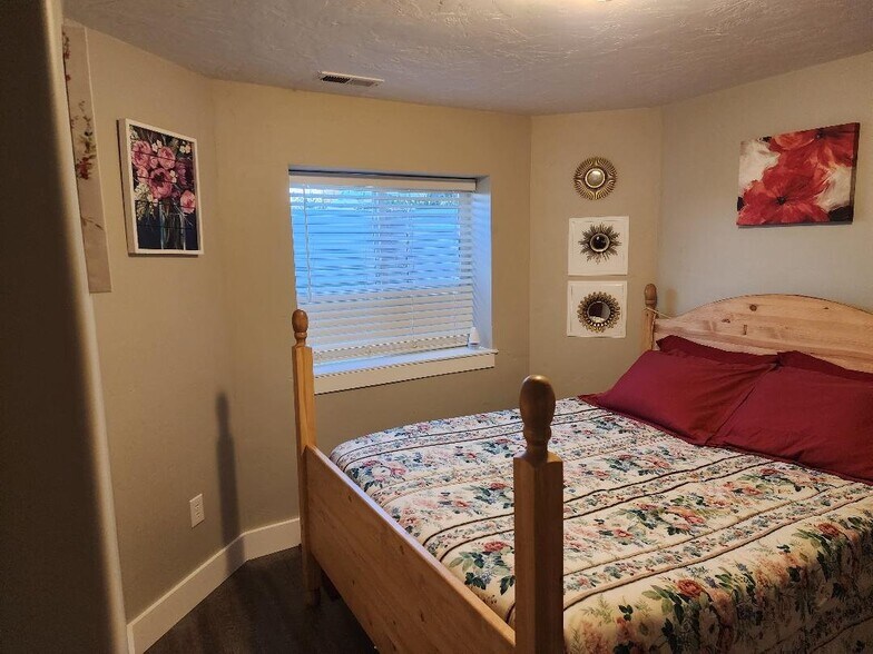 Building Photo - 33 W 1600 S St