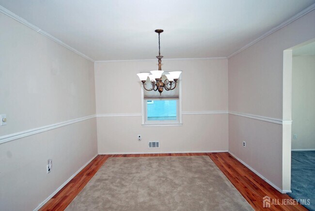 Building Photo - 7 Gardenia Ct