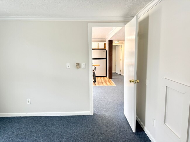 Building Photo - Well maintained inside and out