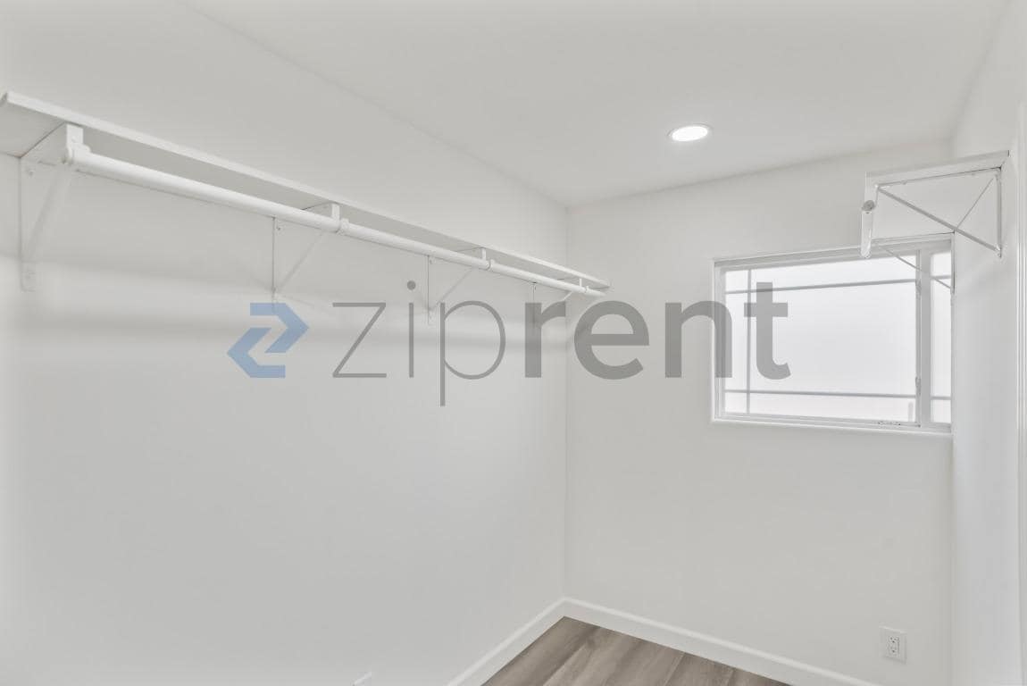 Building Photo - 3068 Nightingale Pl