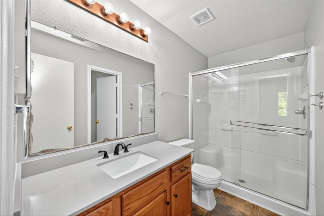 Building Photo - 2034 Wooded Oaks Dr