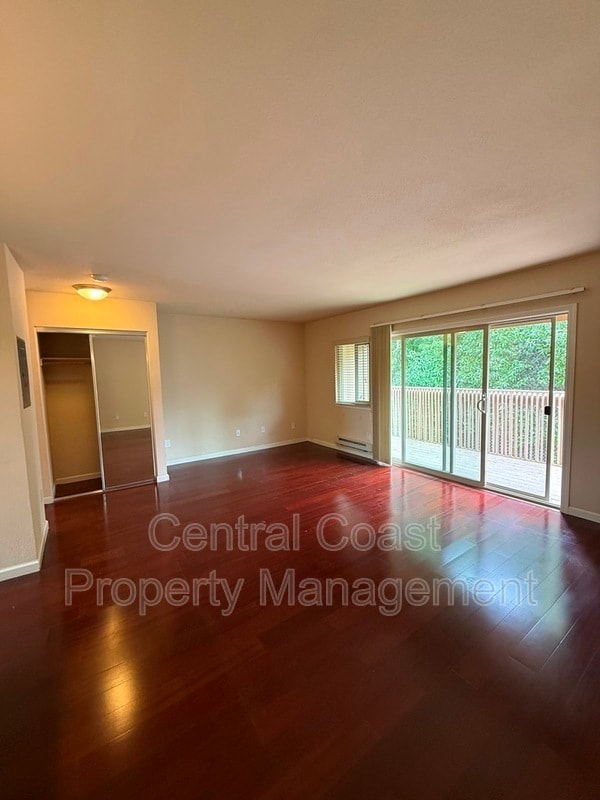 Building Photo - 300 Glenwood Cir