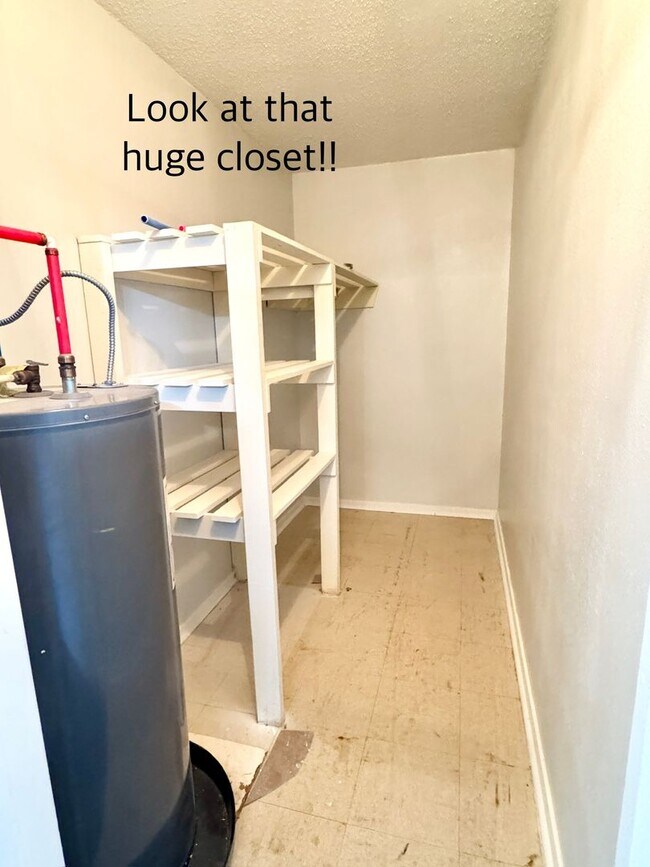 Building Photo - MOVE IN READY! SUPERB Home in Sea Gate - c...