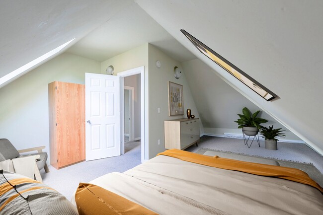 Building Photo - 2217-2217 Grand Ave S