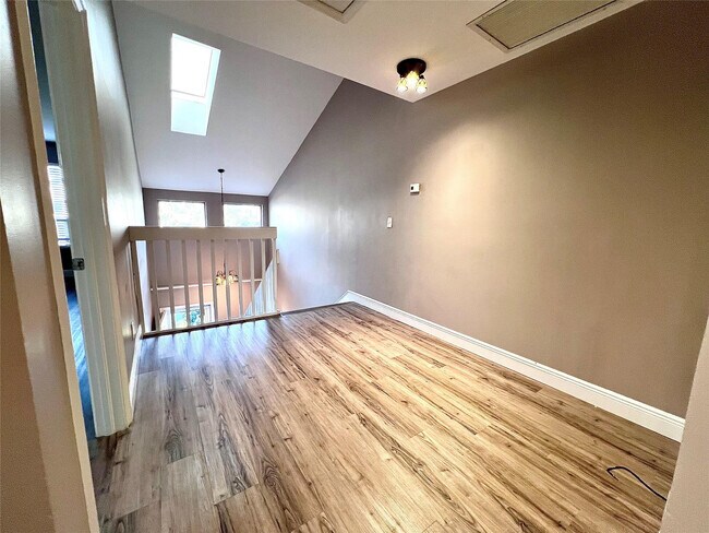 Building Photo - 2246 Discovery Cir W