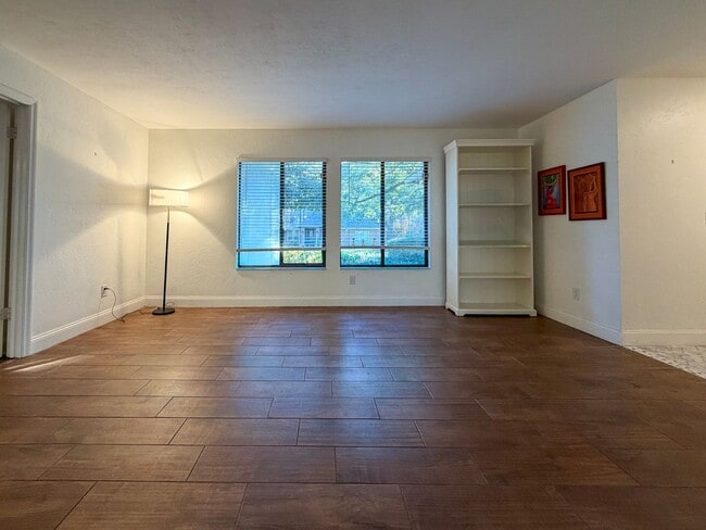 Building Photo - Pet Friendly 3BR/2BA House in Desirable Turkey Creek