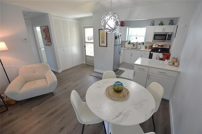 Building Photo - 2572 Emory Dr W