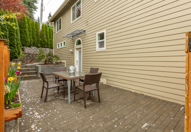 Building Photo - 351 Lind Ave NW