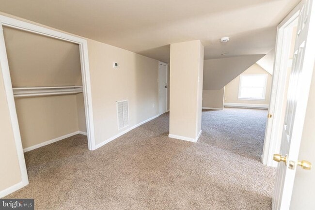 Building Photo - 915 N Division St