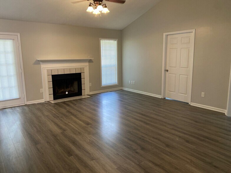 Building Photo - 53 McLean Cv