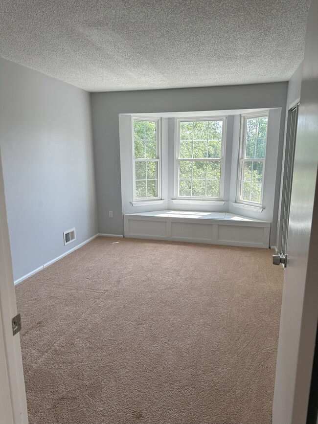 Large Second Bedroom with Bay-Window Seat - 354 Wimbeldon Ct