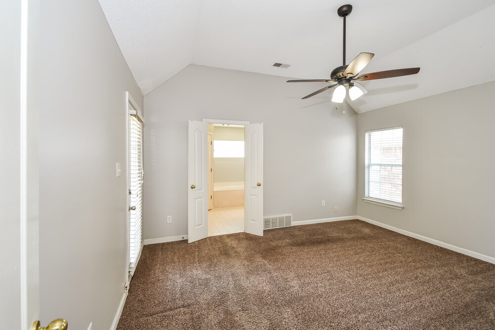 Building Photo - 9760 Riggin Dr