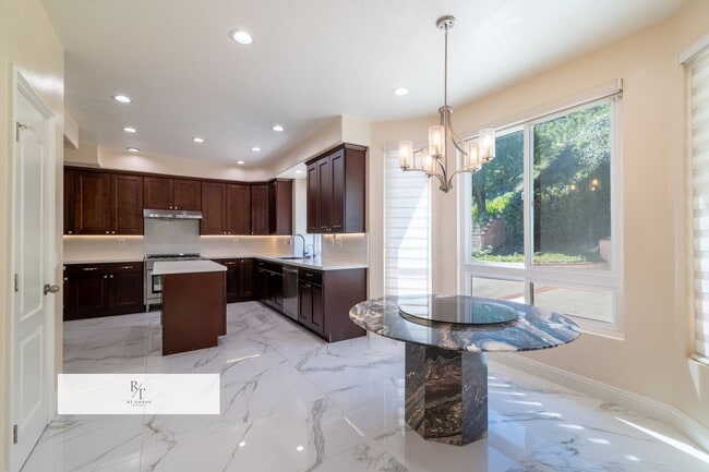 Building Photo - Stunning Remodeled Home in Walnut Valley U...