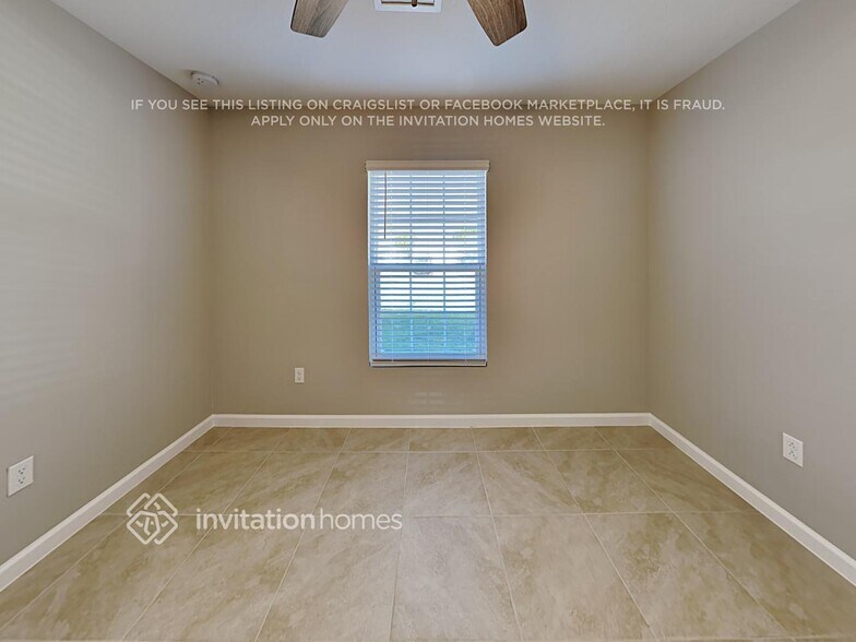 Building Photo - 560 SW Nagle Pl