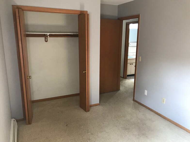 Building Photo - 413 S Charter St