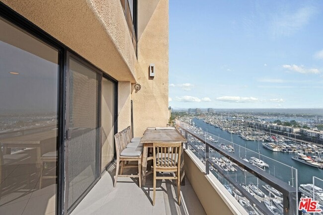 Building Photo - 4267 Marina City Dr