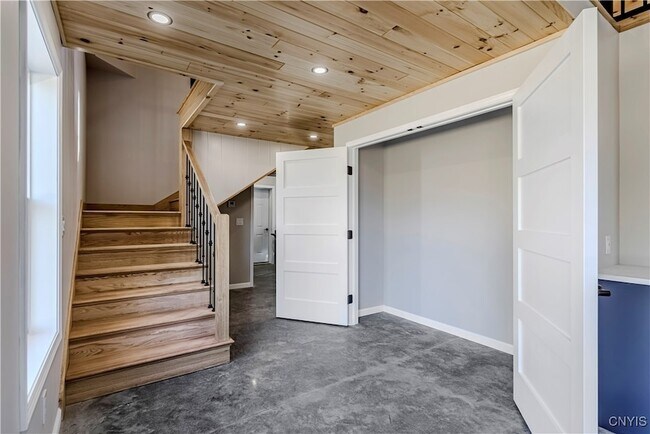 Building Photo - 118a Kirkland Ave