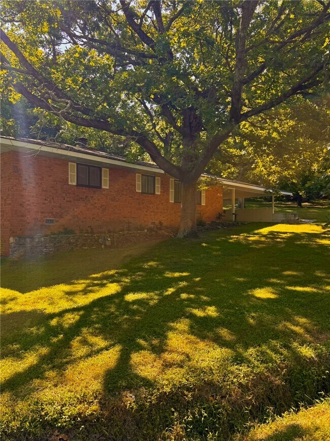 Building Photo - 9108 Bluff Dr