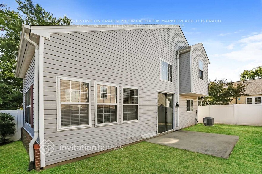 Building Photo - 8611 Meadowmont View Dr