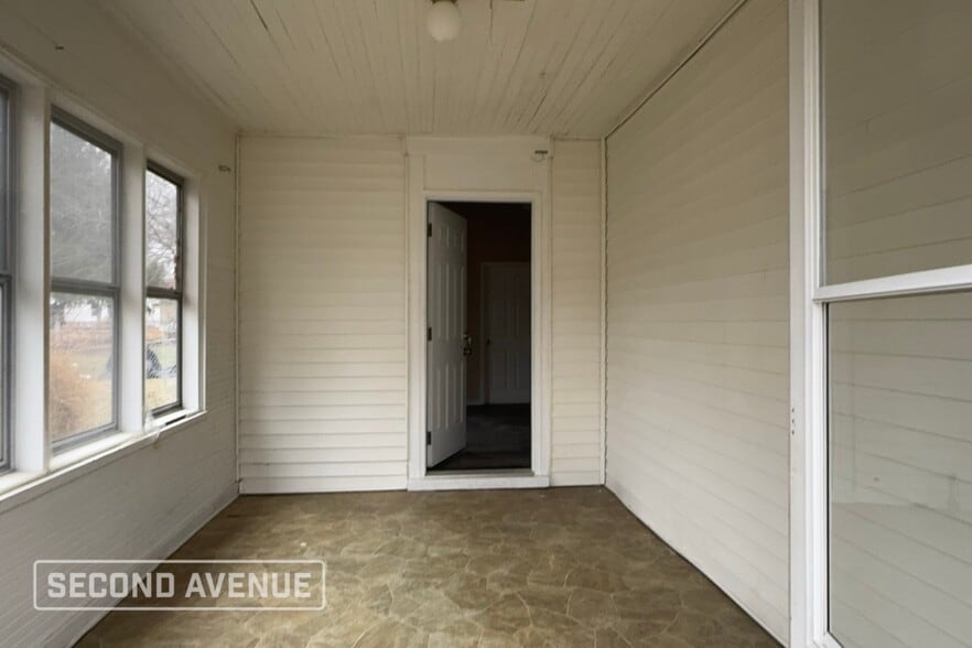 Building Photo - 512 Central Ave