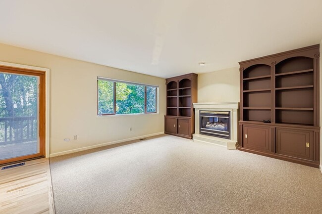 Building Photo - 4854 Franklin Dr