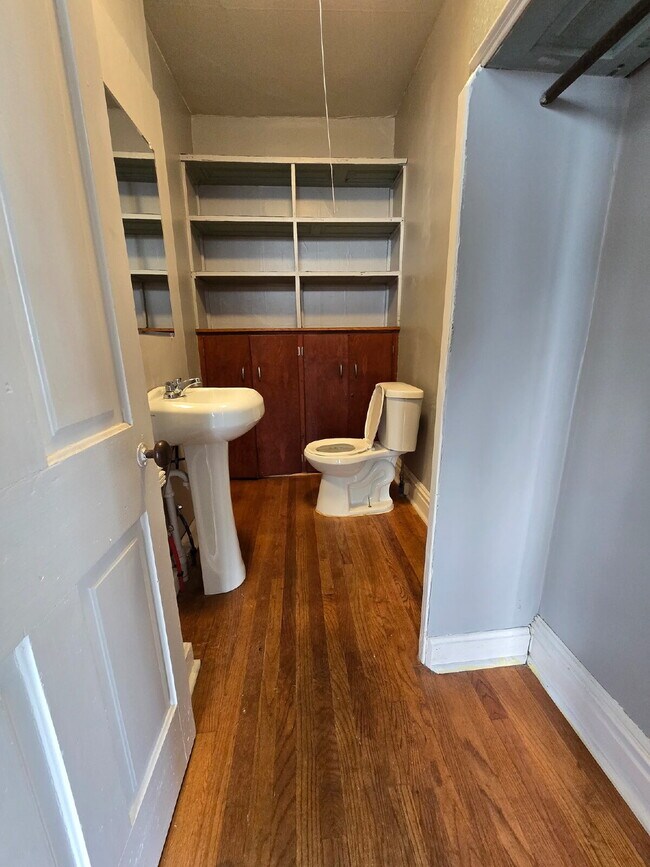 Building Photo - "Charming 3-Bedroom Duplex on Lincoln St – Your New Home Awaits!"