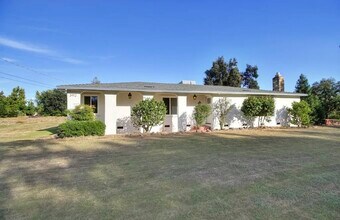 Building Photo - Single family residence