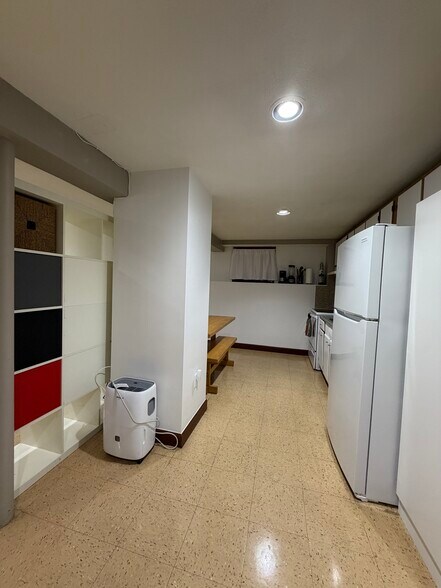 Building Photo - 223 Hurley St