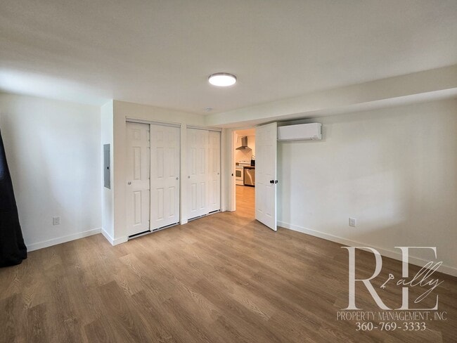 Building Photo - Cozy 1-Bed Duplex with Open Concept Living, Mini-Split Comfort & Apple Tree – Bremerton