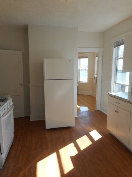 Building Photo - 58 Lithgow St