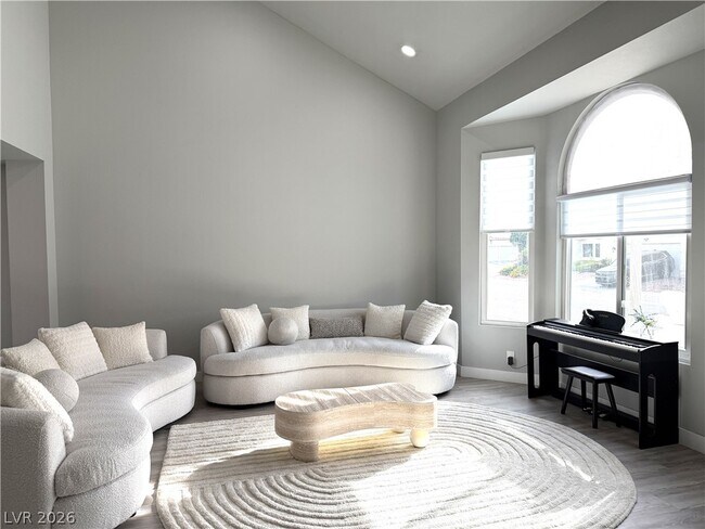 Building Photo - 2724 Monrovia Dr