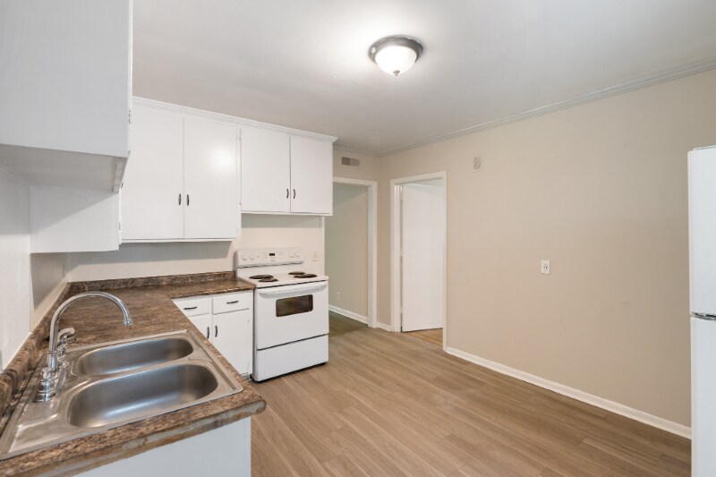 Building Photo - 2209 Morehead Ave