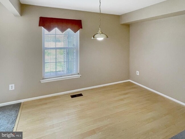 Building Photo - 310 Deer Run Ct