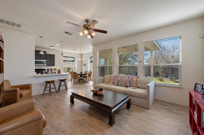 Building Photo - 2209 Nestlewood Dr